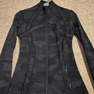 Lululemon size 4 black camo define jacket
